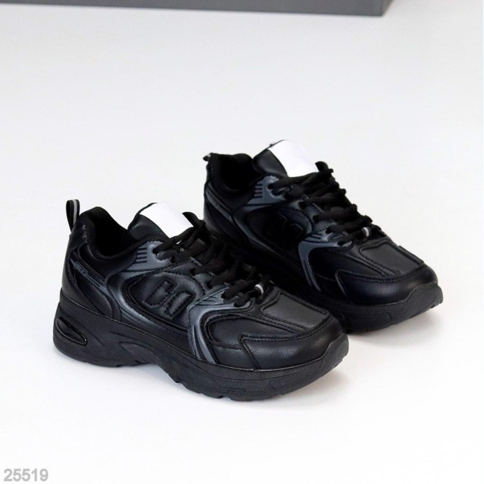 Кросівки жіночі еко-шкіра колір-чорний на 35.5р