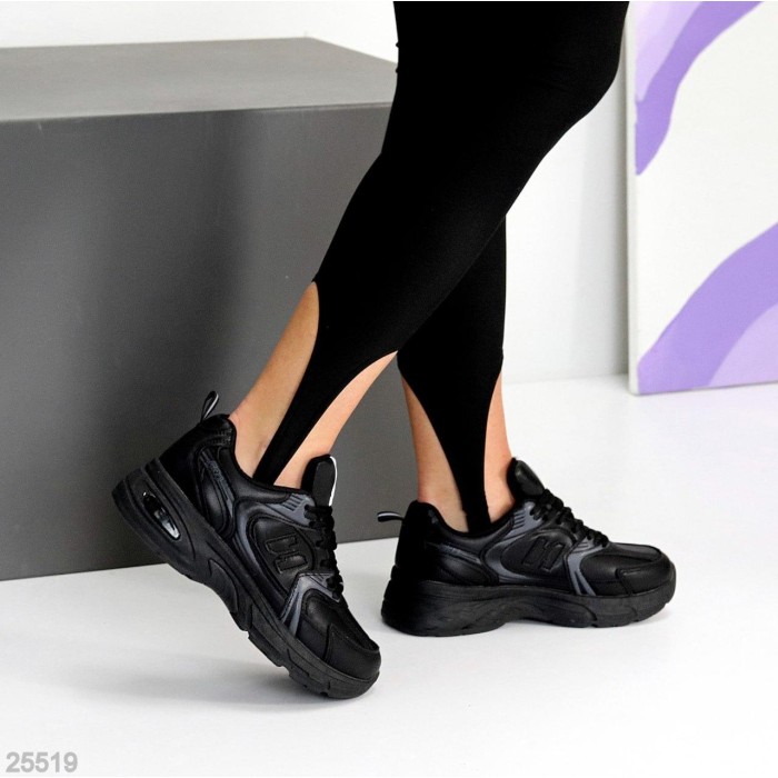 Кросівки жіночі еко-шкіра колір-чорний на 35.5р