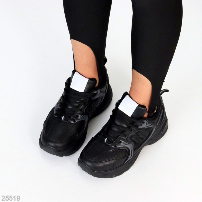 Кросівки жіночі еко-шкіра колір-чорний на 35.5р