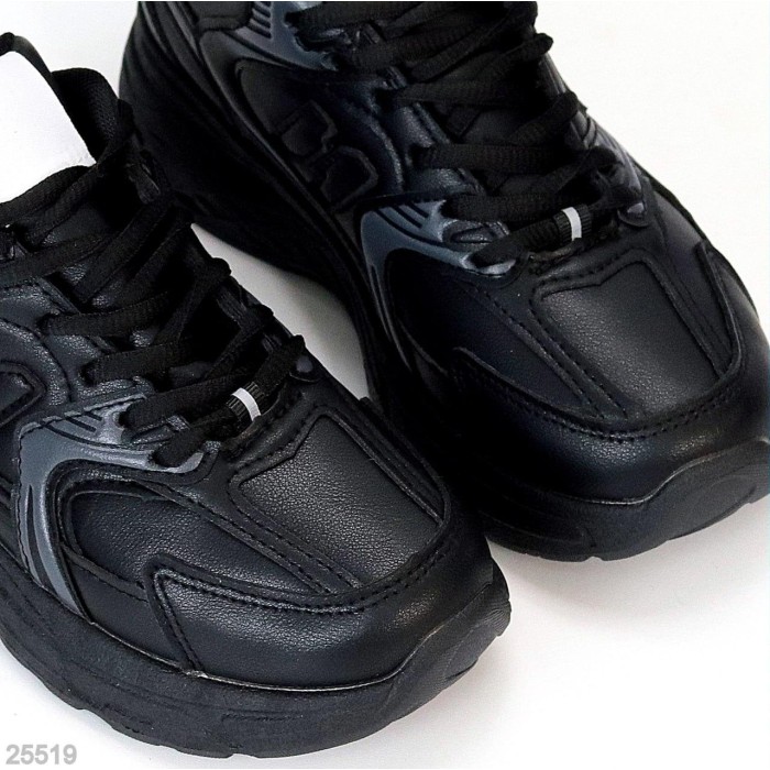 Кросівки жіночі еко-шкіра колір-чорний на 35.5р