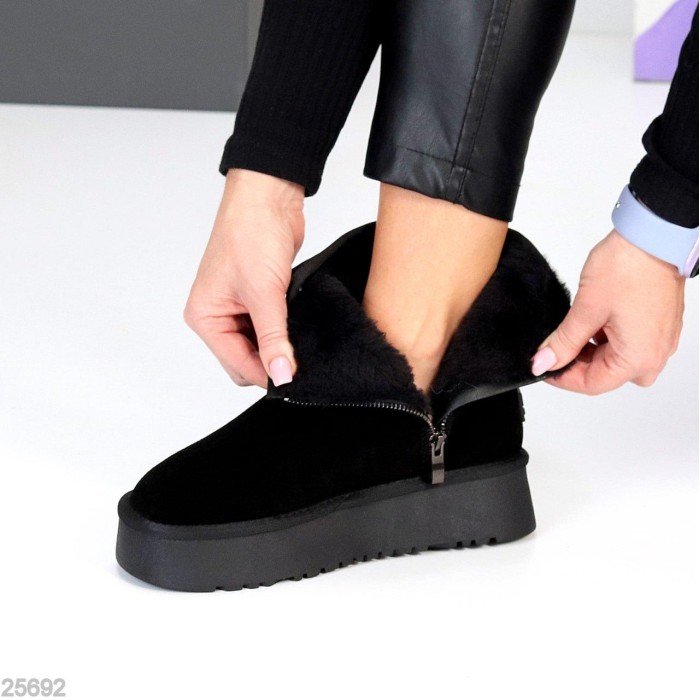 Уггі жіночі натуральна замша колір-чорний зима на 35.5р.