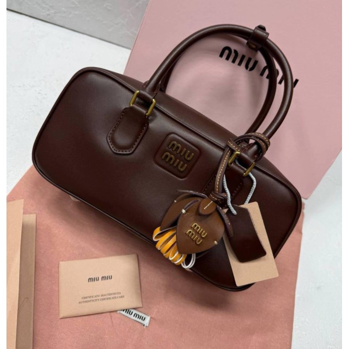 Сумка жіноча МіуМіу з брелком натуральна шкіра Шоколад