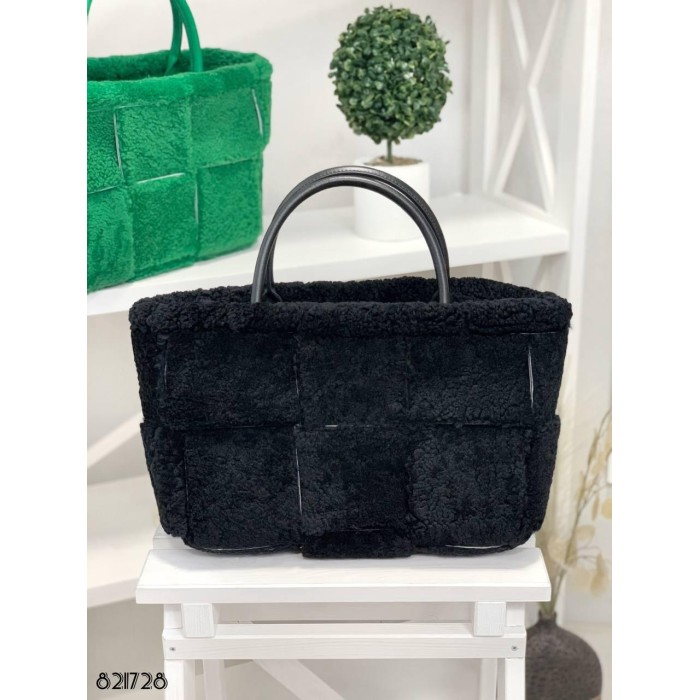 Сумка жіноча з брелоком натуральна шкіра/хутро Чорна, Беж