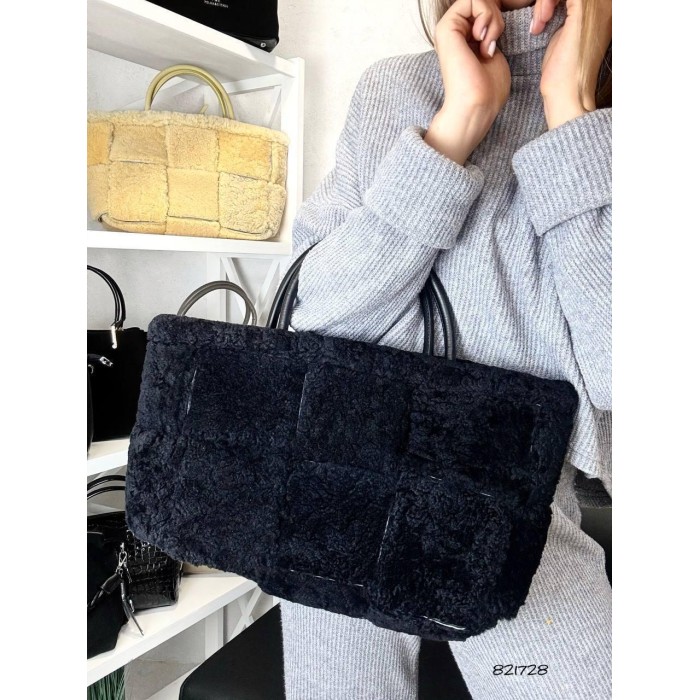 Сумка жіноча з брелоком натуральна шкіра/хутро Чорна, Беж