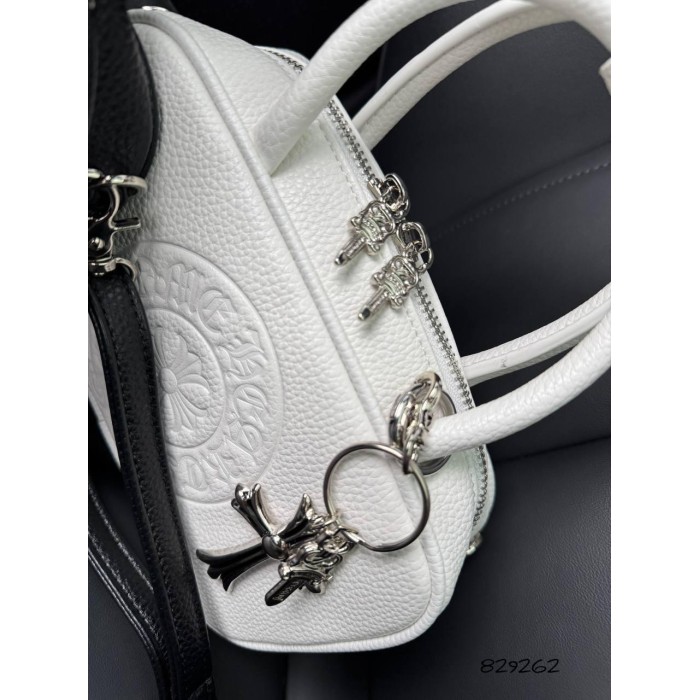 Сумка жіноча з брелоком натуральна шкіра фурнітура срібло Біла,Чорна