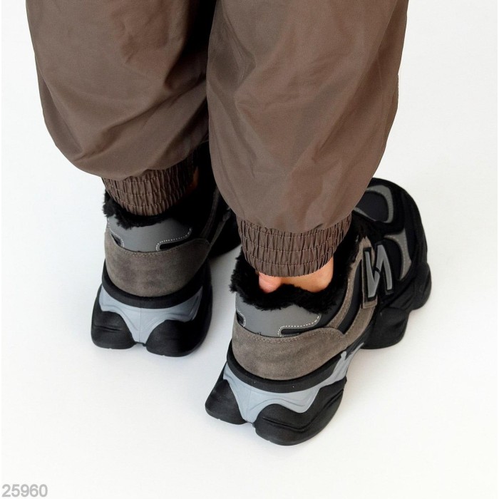 Кроссовки женские эко-кожа/эко-замша черные зима на 35р