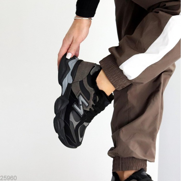 Кроссовки женские эко-кожа/эко-замша черные зима на 35р