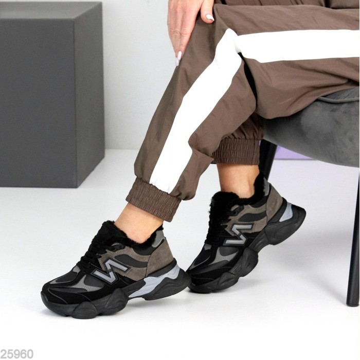 Кроссовки женские эко-кожа/эко-замша черные зима на 35р