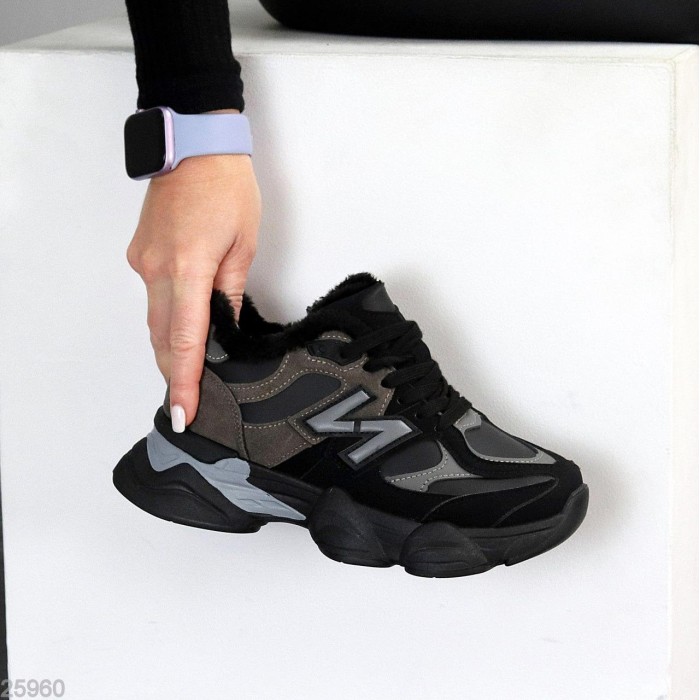 Кроссовки женские эко-кожа/эко-замша черные зима на 35р