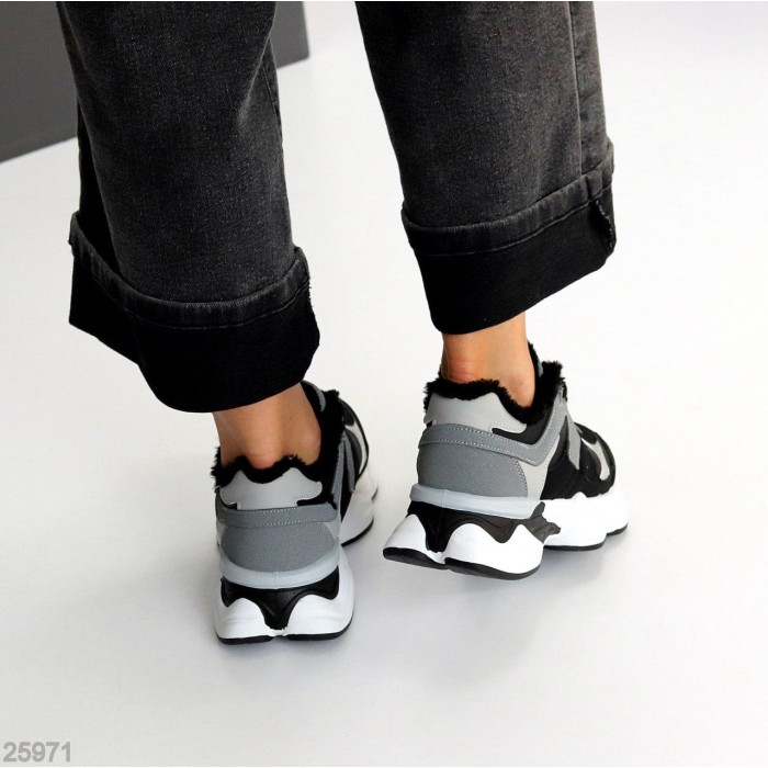 Кросівки жіночі еко-шкіра/еко-замша чорні зима на 35,36р