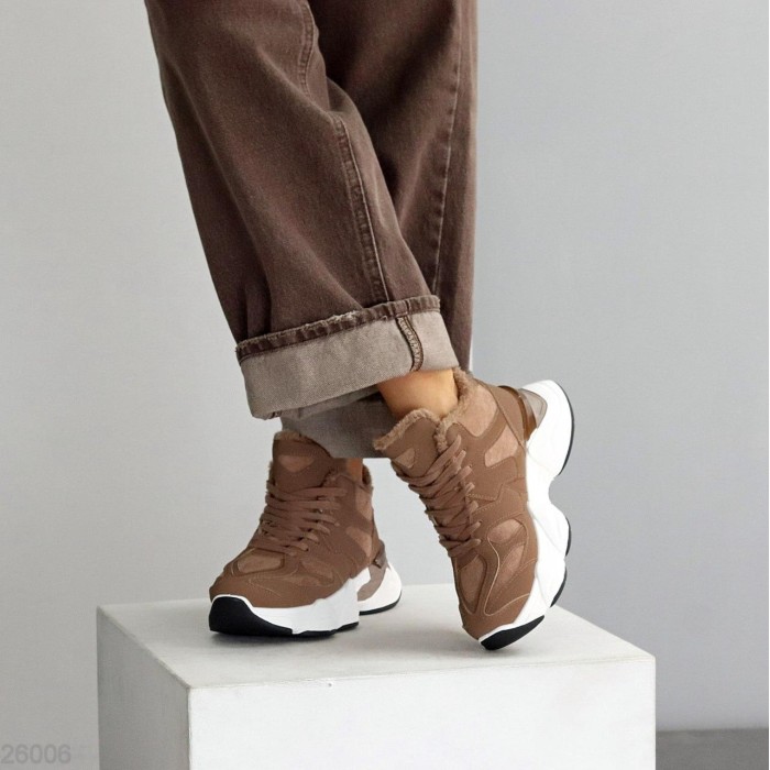 КросІвки жіночі еко-замша колір-беж зима на 35.5р.