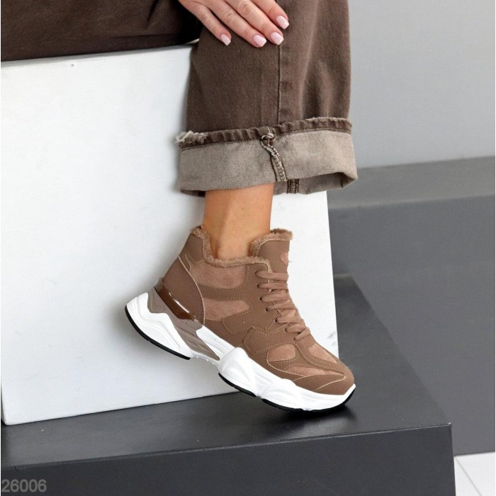 КросІвки жіночі еко-замша колір-беж зима на 35.5р.