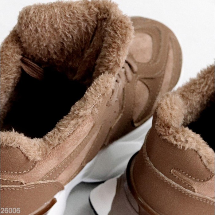 КросІвки жіночі еко-замша колір-беж зима на 35.5р.