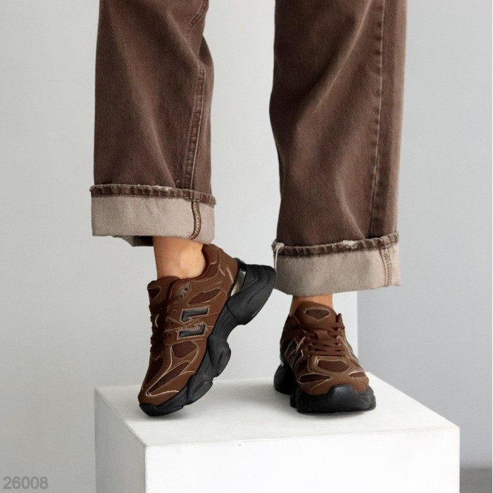 КросІвки жіночі еко-замша колір-шоколад на 35.5,36,37,38р.