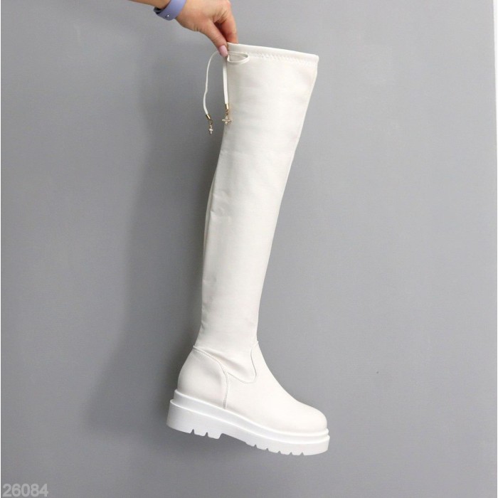 Ботфорти жіночі еко-шкіра колір-білий єврозима на 35.5,36,40р