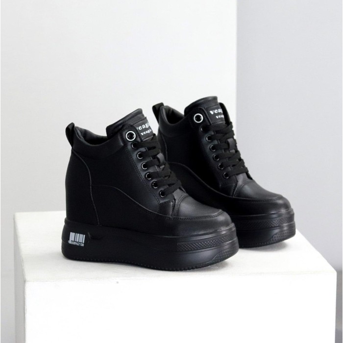 Снікерси жіночі екошкіра чорні зима на 37,38р