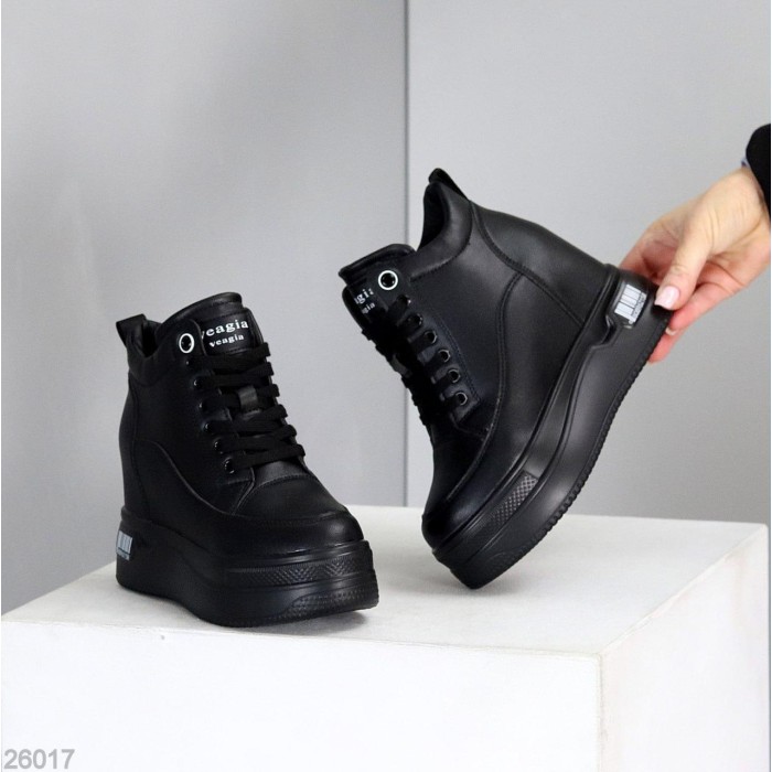 Снікерси жіночі екошкіра чорні зима на 37,38р