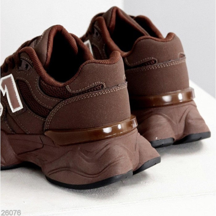 КросІвки жіночі еко-замша колір-шоколад на 35.5р.