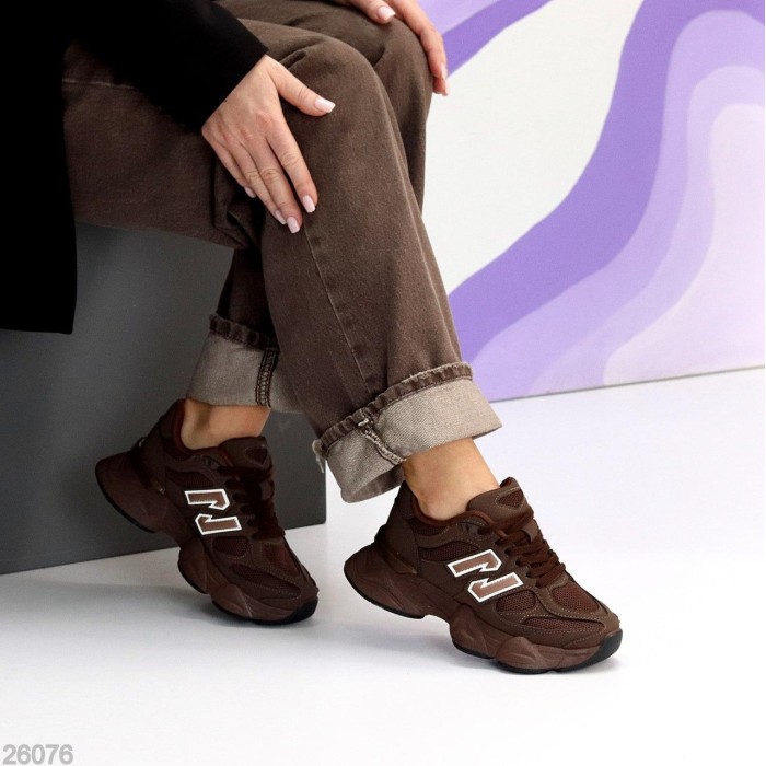 КросІвки жіночі еко-замша колір-шоколад на 35.5р.