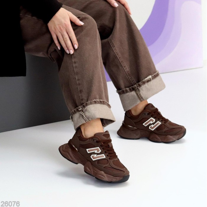 КросІвки жіночі еко-замша колір-шоколад на 35.5р.