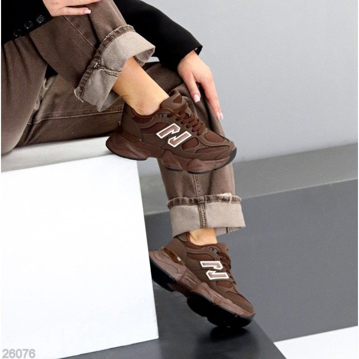 КросІвки жіночі еко-замша колір-шоколад на 35.5р.