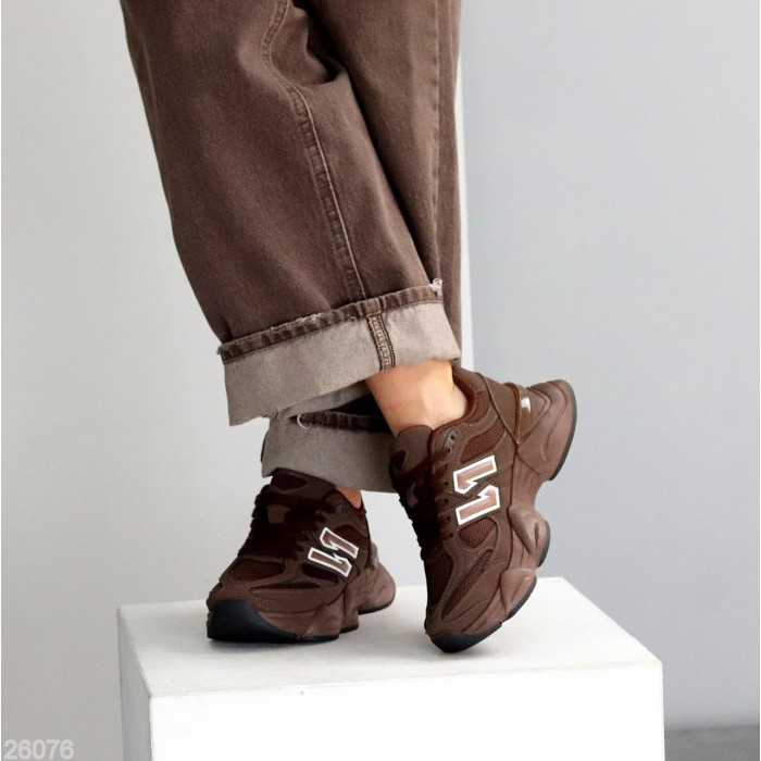 КросІвки жіночі еко-замша колір-шоколад на 35.5р.