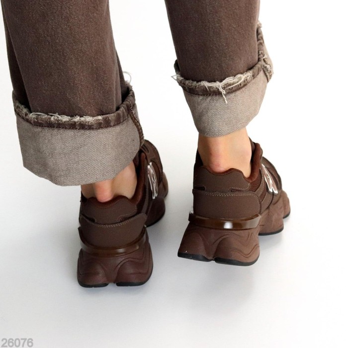 КросІвки жіночі еко-замша колір-шоколад на 35.5р.