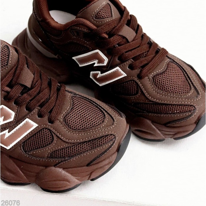 КросІвки жіночі еко-замша колір-шоколад на 35.5р.