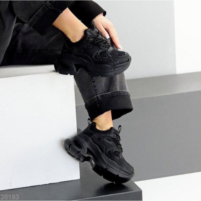 Стильні кросівки натуральна шкіра чорні на 37,39р