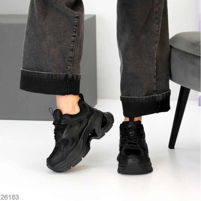 Стильні кросівки натуральна шкіра чорні на 37,39р