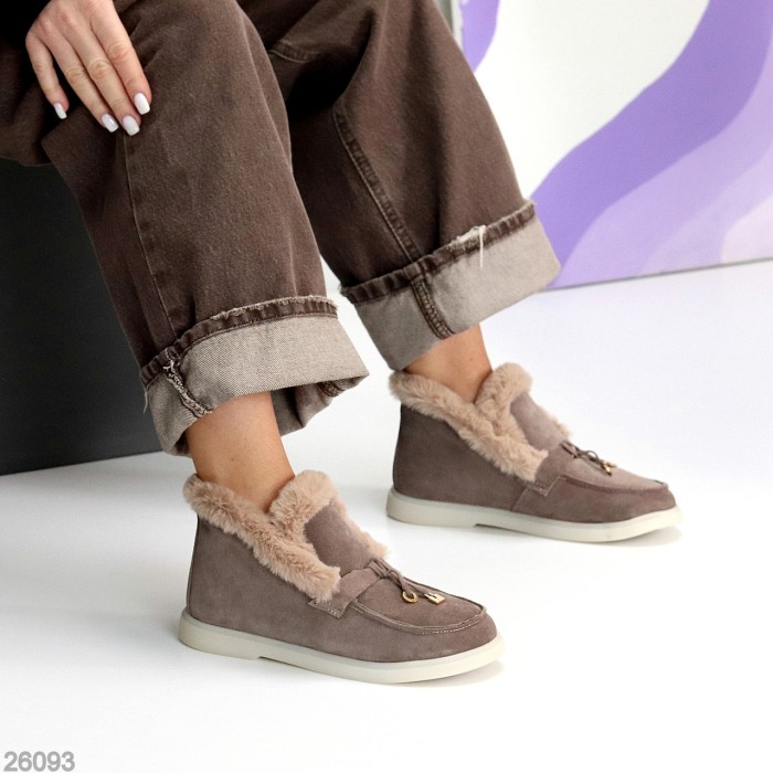 Стильные утепленные замшевые бежевые лоферы с опушкой 36р