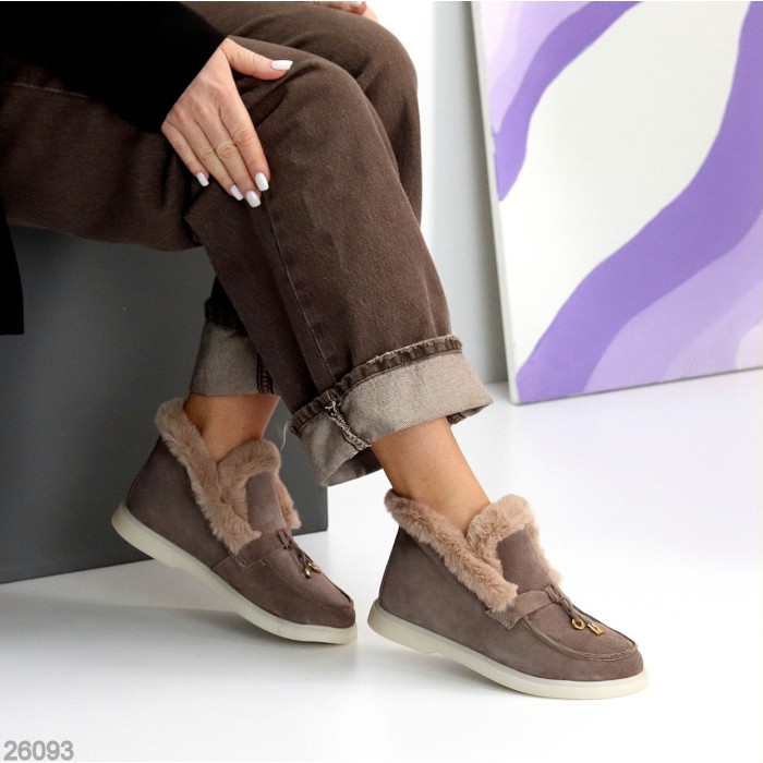 Стильные утепленные замшевые бежевые лоферы с опушкой 36р