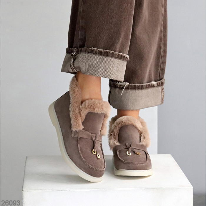 Стильные утепленные замшевые бежевые лоферы с опушкой 36р