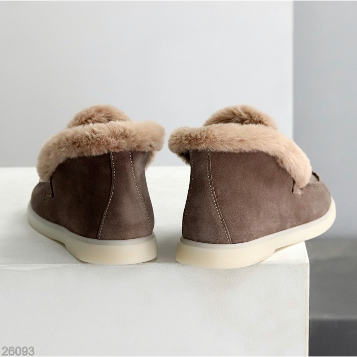 Стильные утепленные замшевые бежевые лоферы с опушкой 36р