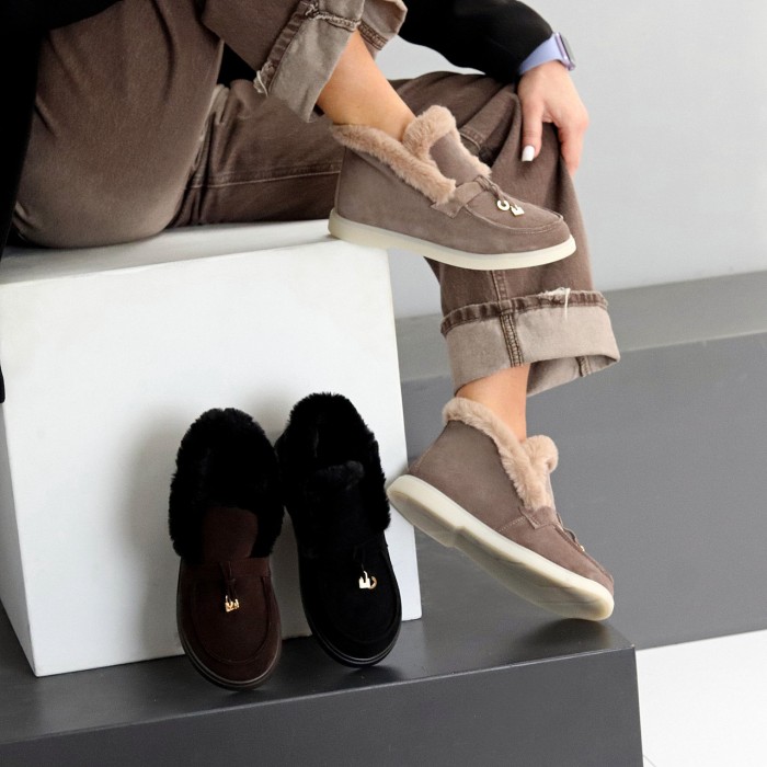 Стильные утепленные замшевые бежевые лоферы с опушкой 36р