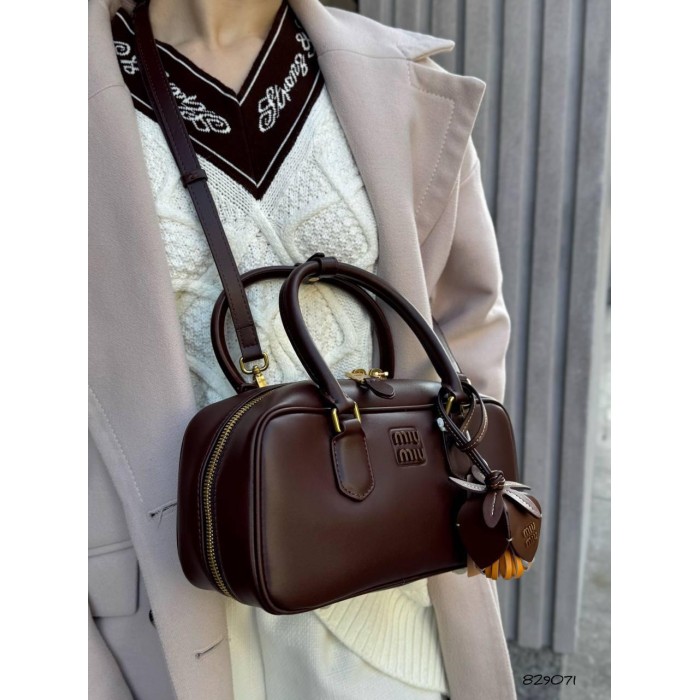 Сумка жіноча МіуМіу з брелком натуральна шкіра Шоколад
