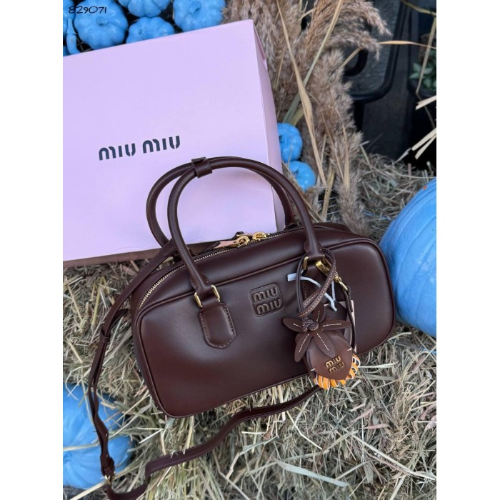 Сумка жіноча МіуМіу з брелком натуральна шкіра Шоколад
