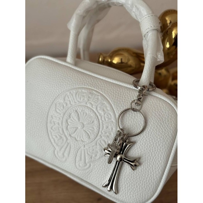 Сумка жіноча з брелоком натуральна шкіра фурнітура срібло Біла,Чорна