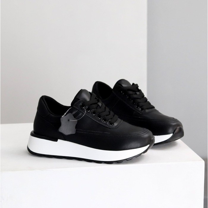 Кросівки жіночі натуральна шкіра чорні на 35.5,36,39р