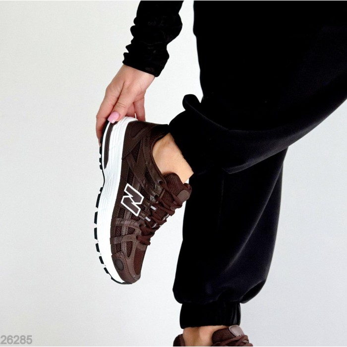 Кросівки жіночі еко-шкіра колір-шоколад на 35.5,37,38,39,40р.