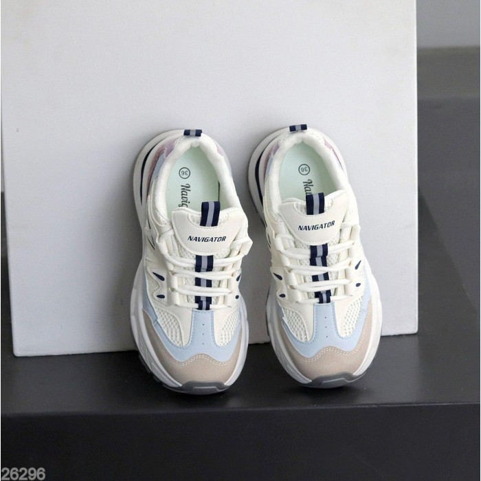 Кроссовки женские эко-кожа/эко-замша белые на 35.5,36,37,38р.