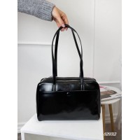 Сумка жіноча Гудзик Polina з натуральної шкіри Чорна