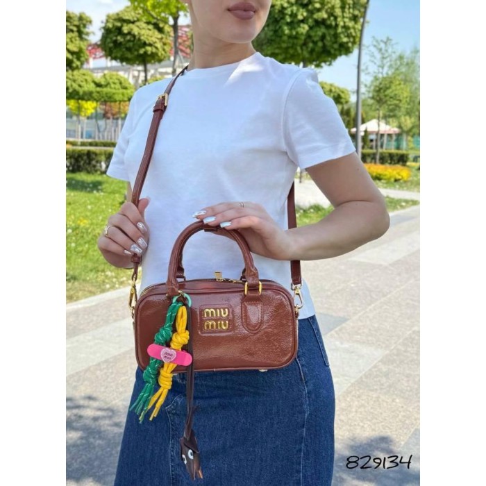 Сумка жіноча з брилками натуральна шкіра лак Чорна, Кемел