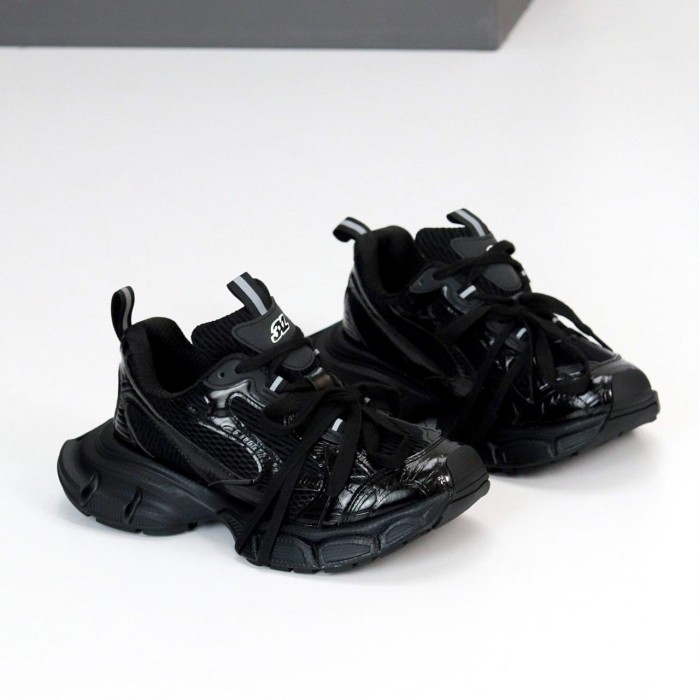 Кросівки жіночі натуральна шкіра чорні на 37р