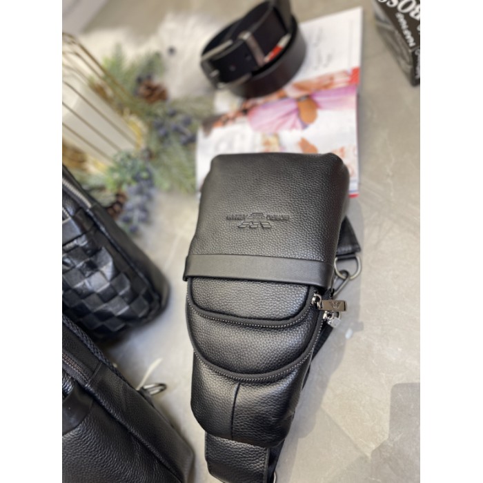 Сумка чоловіча кросбоді 3 відділення натуральна шкіра Чорна