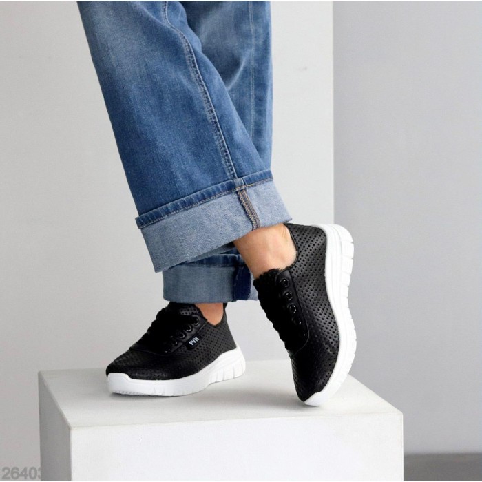 Кросівки жіночі еко-шкіра колір-чорний 36,37,38,39,41р