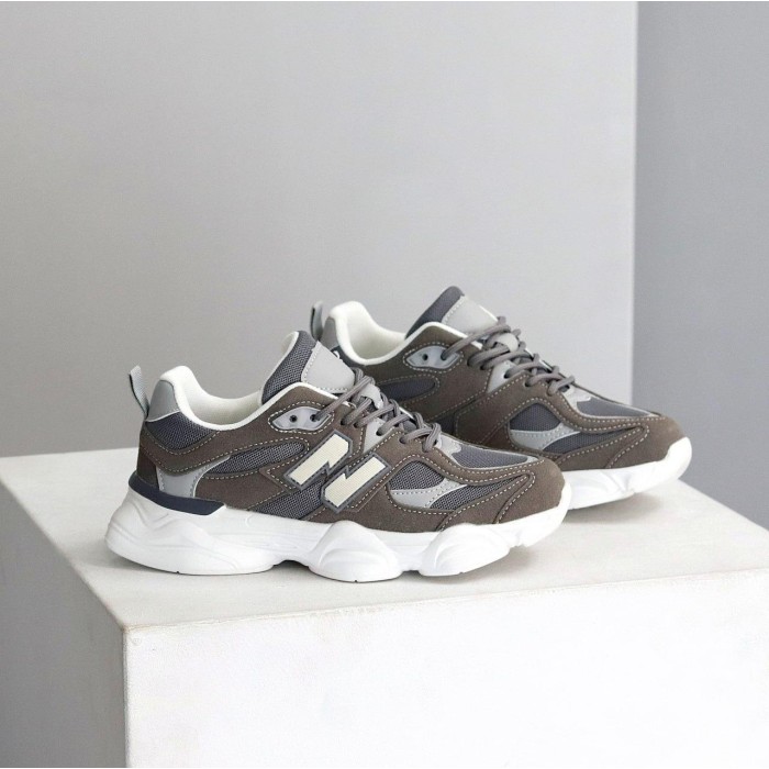 Кросівки жіночі натуральна замша сірі на 35.5,36,39р