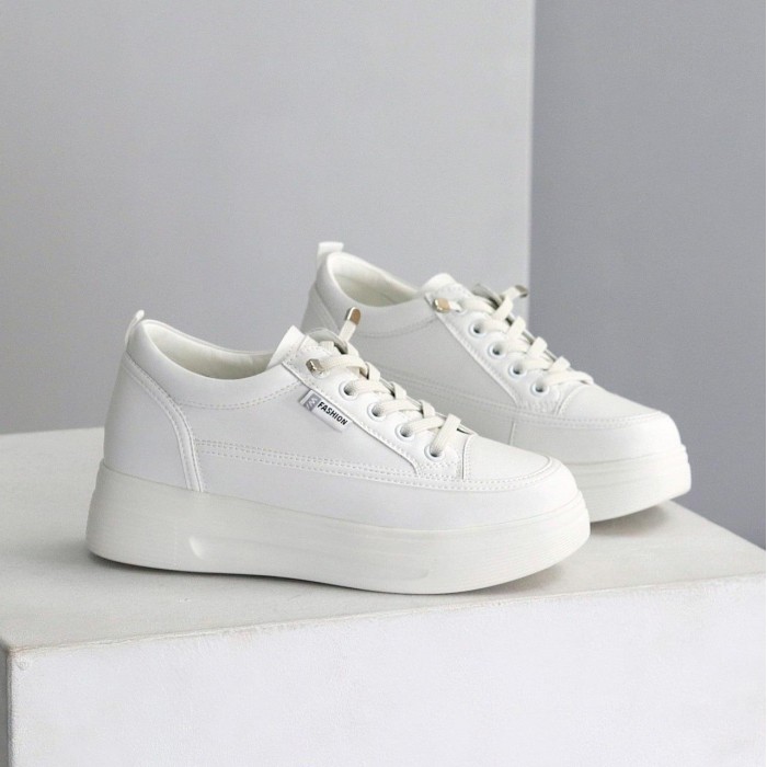 Кроссовки женские натуральная-кожа цвет-белый на 35.5,36,37,38,39р.