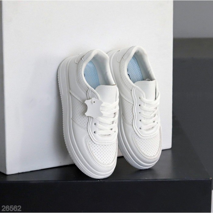 Кросівки жіночі натуральна шкіра білі на 35.5,36,37,38,39р.