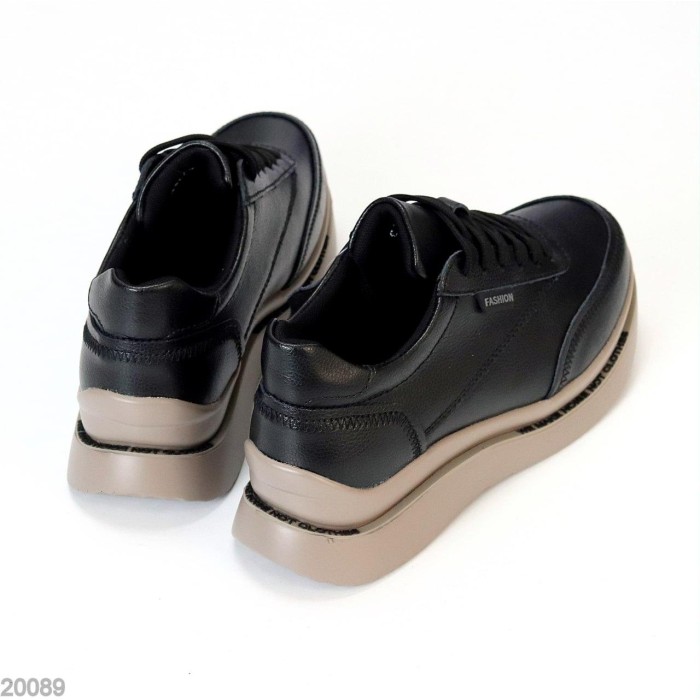 Кросівки жіночі натуральна шкіра чорні 36,39р